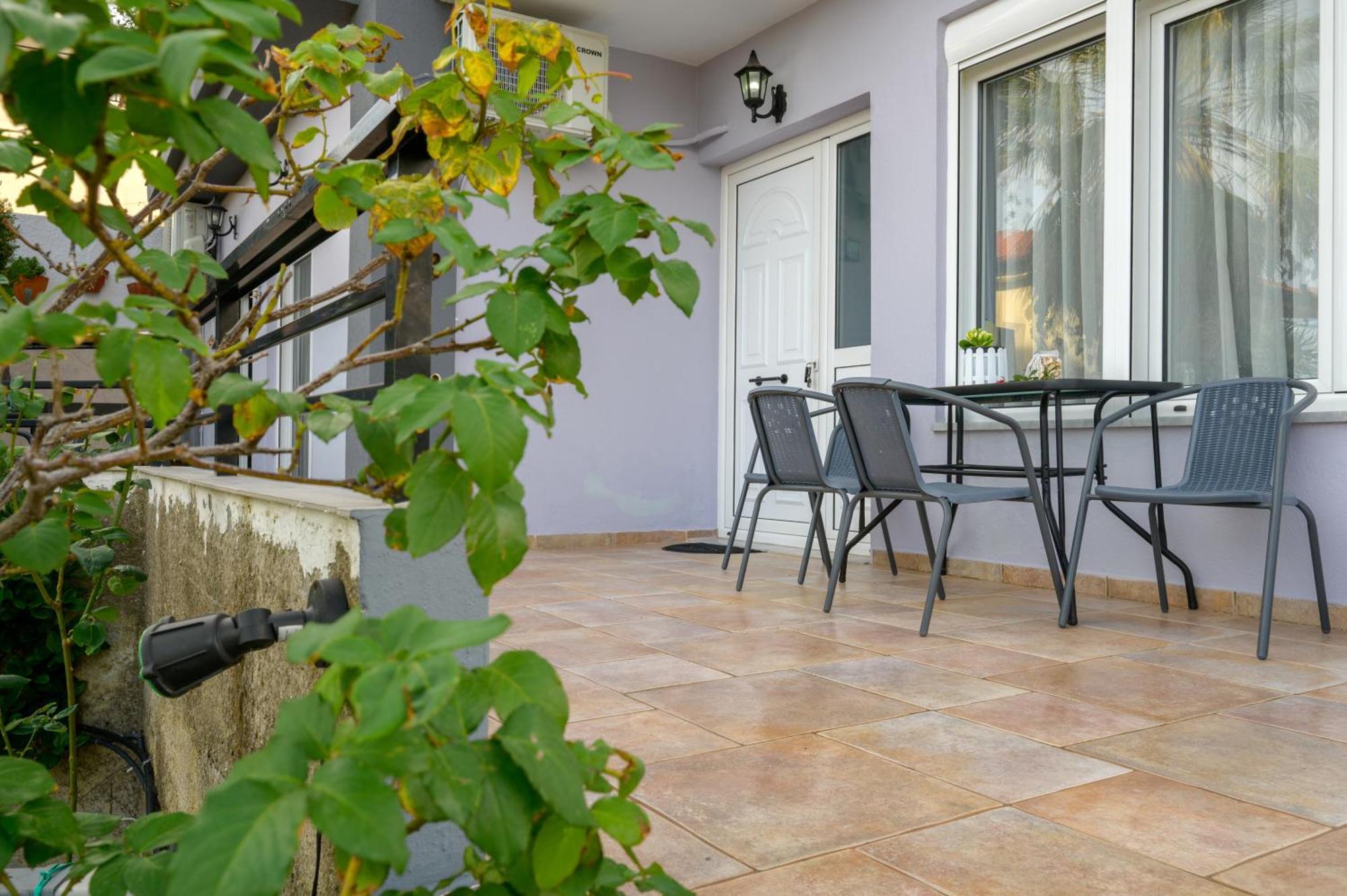 Michael'S Apartment'S Nea Roda Exterior foto
